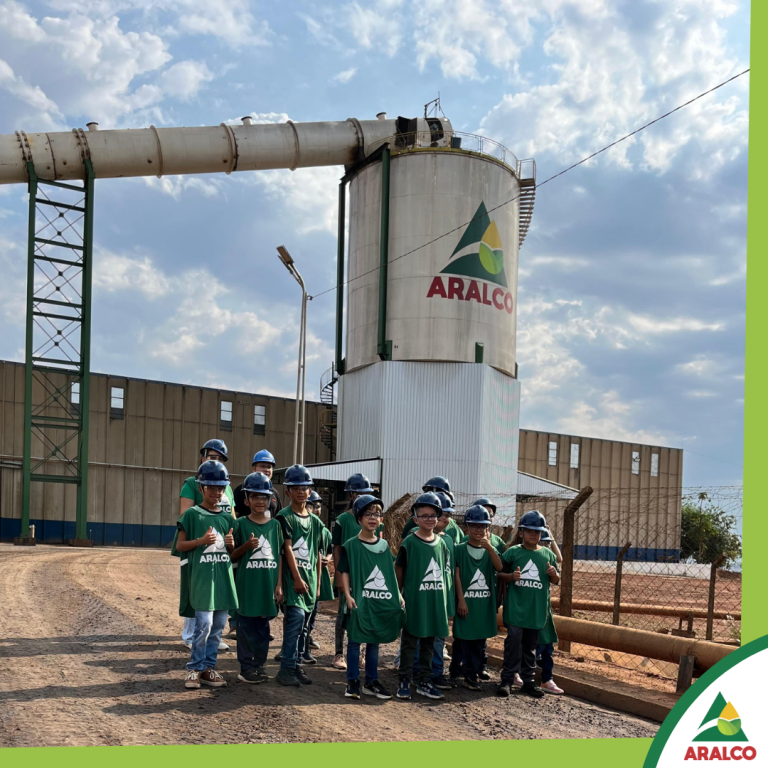 PROJETO GERMINAR: VISITA ESCOLAR NA UNIDADE ARALCO ARACANGUÁ DESPERTA CURIOSIDADE SOBRE A PRODUÇÃO INDUSTRIAL.